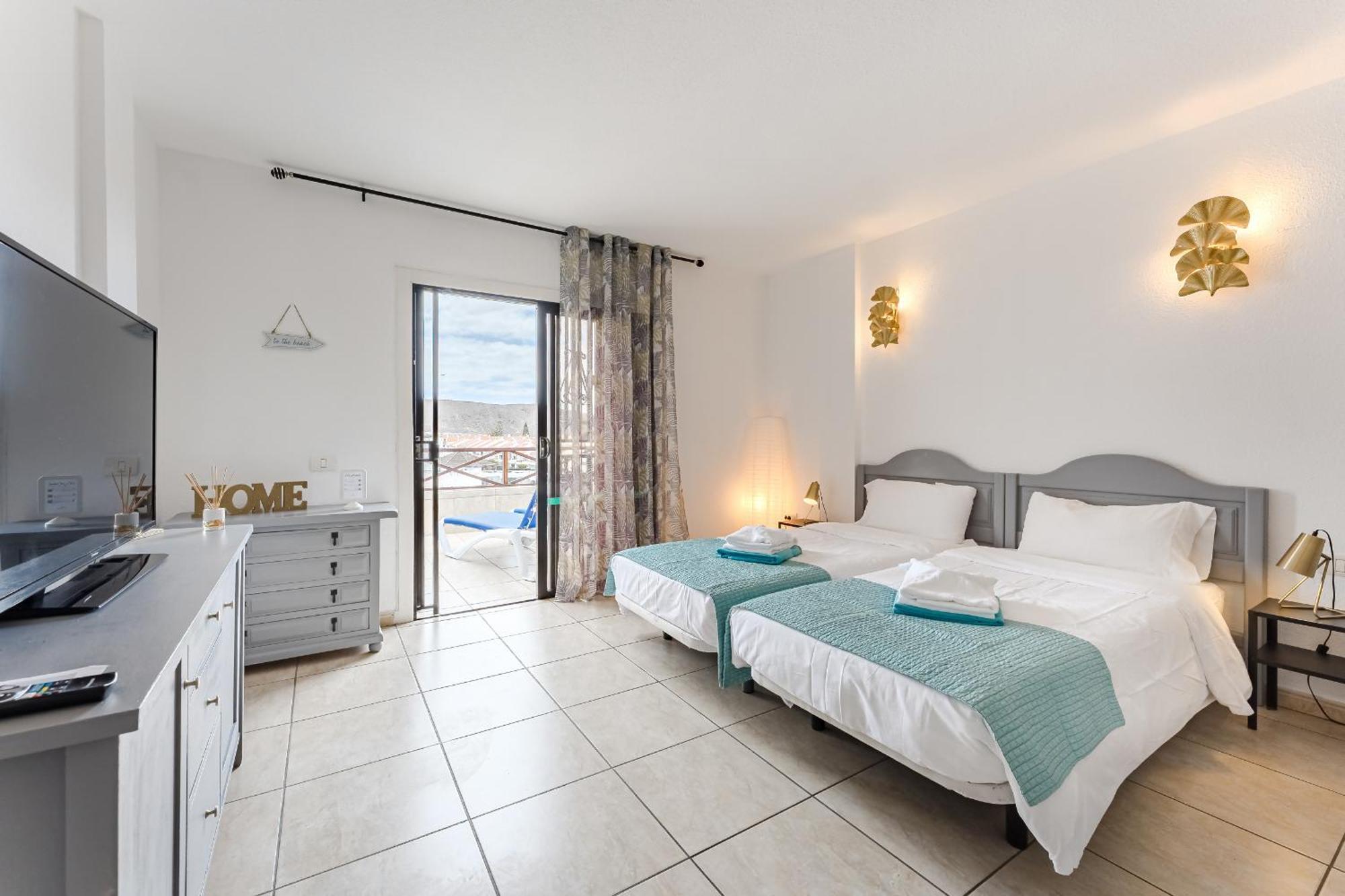 Blue Cristianos By Welcome Tenerife Los Cristianos  Bagian luar foto